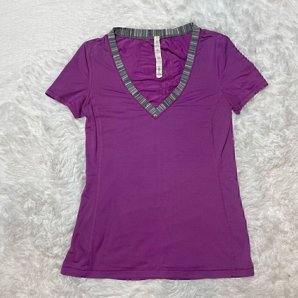 Lululemon Tshirt Top Run Energy Purple Womens Size 6 Vneck Stretch Lightweight - Picture 2 of 8